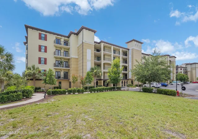 Photo 4 of Sale Pending at 3958 Baymeadows Rd #4302, Jacksonville, FL 32217 | MLS# 2154661 | Listing updated on 2026-10-05