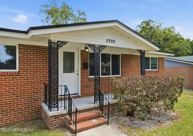 Photo 3 of Single family home for sale at 5305 Washington Ests Dr, Jacksonville, FL 32209 | MLS# 2155238 | Listing updated on 2026-09-01