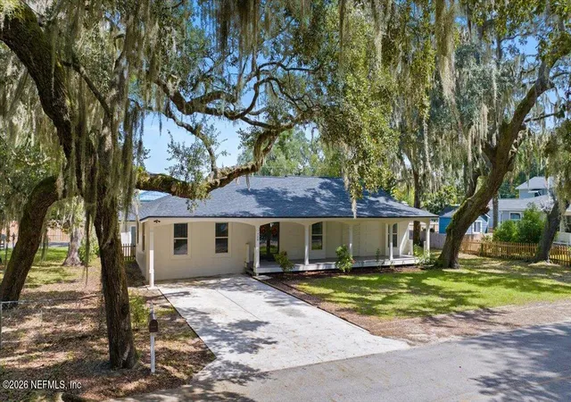 Homes for sale in Green Cove Springs, FL | 708 Myrtle Ave, Green Cove Springs, FL 32043 | MLS# 2154732