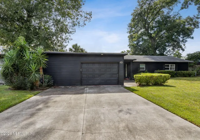 Photo 3 of Sale Pending at 704 Seabrook Cvs Rd, Jacksonville, FL 32211 | MLS# 2154759 | Listing updated on 2026-09-08