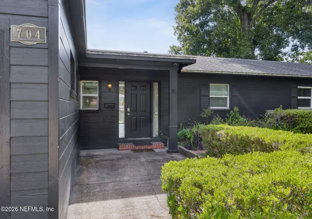 Photo 4 of Sale Pending at 704 Seabrook Cvs Rd, Jacksonville, FL 32211 | MLS# 2154759 | Listing updated on 2026-09-08