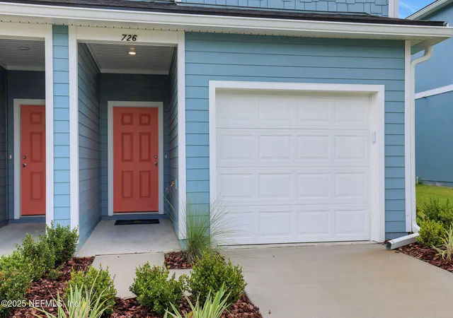 Photo 4 of Sale Pending at 788 Sailor Grv Ln, Jacksonville, FL 32221 | MLS# 2154908 | Listing updated on 2026-08-29
