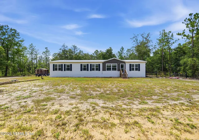 3rd image of 132 Lake Lucy Ct, Interlachen, FL 32148 | MLS# 2154949