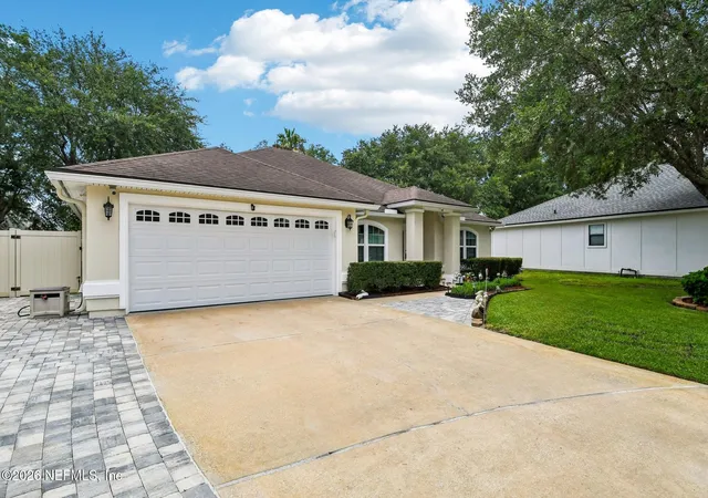 Photo 2 of Sale Pending at 9314 Bruntsfield Dr, Jacksonville, FL 32244 | MLS# 2155020 | Listing updated on 2026-08-27