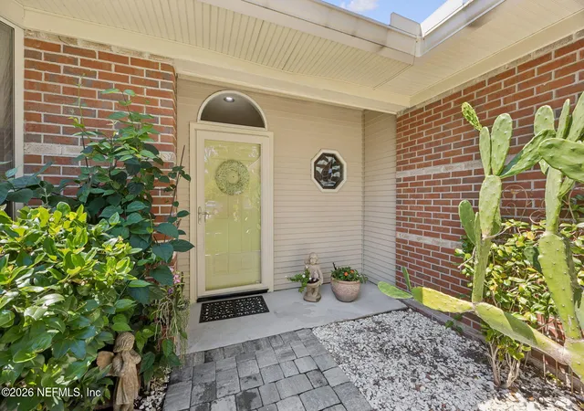 Photo 3 of Sale Pending at 4570 Middleton Park Cir W, Jacksonville, FL 32224 | MLS# 2162506 | Listing updated on 2026-09-10