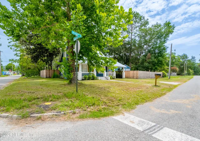 3rd image of 511 E Washington St, Starke, FL 32091 | MLS# 2155203