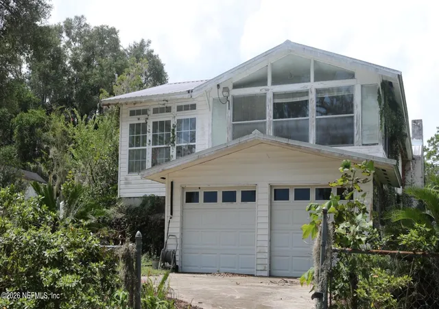 Photo 3 of Single family home for sale at 214 Mirror Lake Dr, Interlachen, FL 32148 | MLS# 2156763 | Listing updated on 2026-09-23