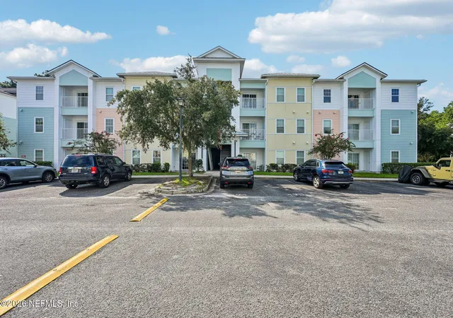 Listing Photo 5 - Condo for sale in building located at 4990 Key Lime Dr, Jacksonville, FL 32256 - Unit #205