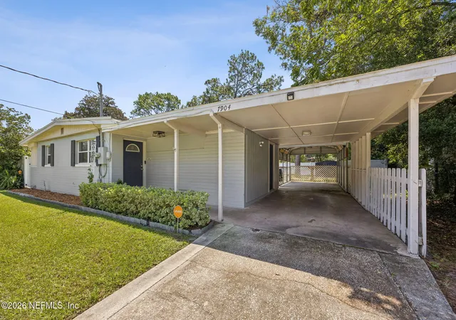 Photo 3 of Single family home for sale at 7904 Cezanne Dr N, Jacksonville, FL 32221 | MLS# 2161133 | Listing updated on 2026-09-07