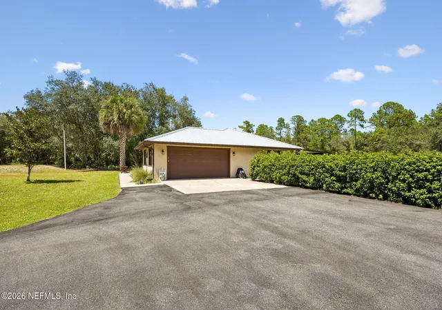 Photo 4 of Single family home for sale at 100 Whitney St, Satsuma, FL 32189 | MLS# 2161291 | Listing updated on 2026-09-27