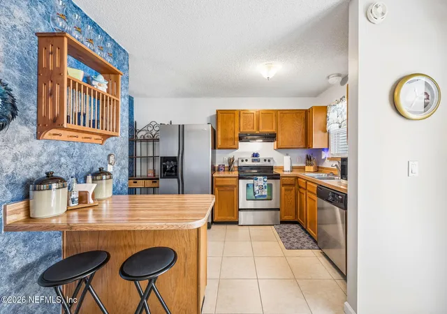 Photo 3 of Townhouse for sale at 4071 Laurelwood Dr, Jacksonville, FL 32257 | MLS# 2162380 | Listing updated on 2026-09-18