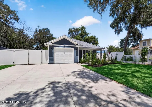 3rd image of 806 Cove St, Green Cove Springs, FL 32043 | MLS# 2161273