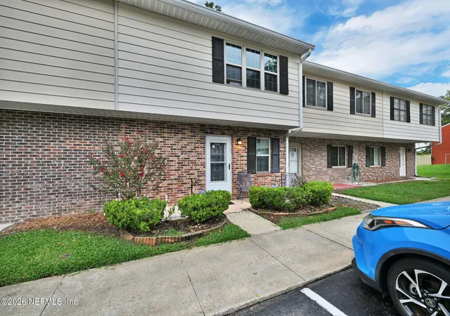 Photo 2 of Sale Pending at 904 Kettering Wy, Orange Park, FL 32073 | MLS# 2162064 | Listing updated on 2026-09-17