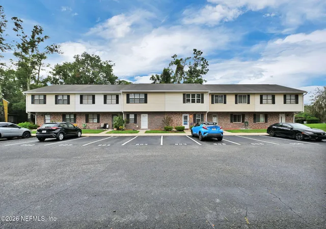 Photo 3 of Sale Pending at 904 Kettering Wy, Orange Park, FL 32073 | MLS# 2162064 | Listing updated on 2026-09-17