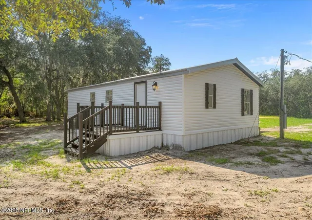 Photo 4 of Manufactured home for sale at 220 Glisson St, Interlachen, FL 32148 | MLS# 2161695 | Listing updated on 2026-08-26