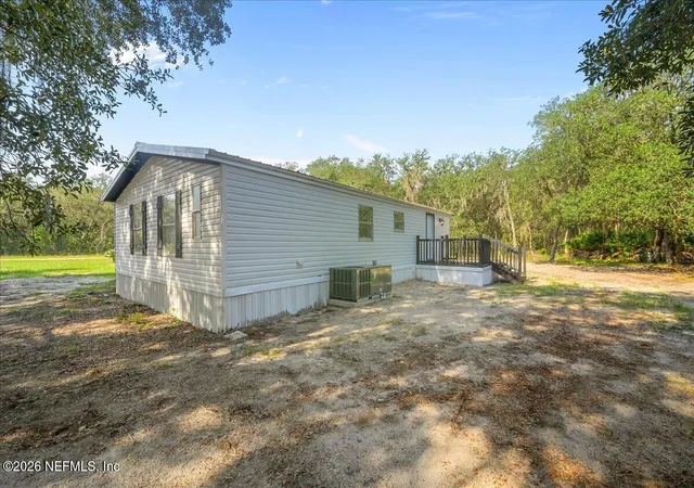 Photo 5 of Manufactured home for sale at 220 Glisson St, Interlachen, FL 32148 | MLS# 2161695 | Listing updated on 2026-08-26