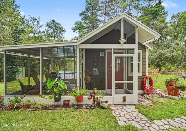 Photo 1 of Single family home for sale at 304 Grove St, Welaka, FL 32181 | MLS# 2162492 | Listing updated on 2026-09-12
