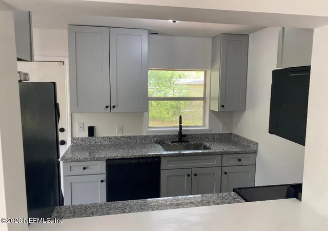 Photo 3 of Sale Pending at 3679 Mimosa Dr, Jacksonville, FL 32207 | MLS# 2161972 | Listing updated on 2026-08-31