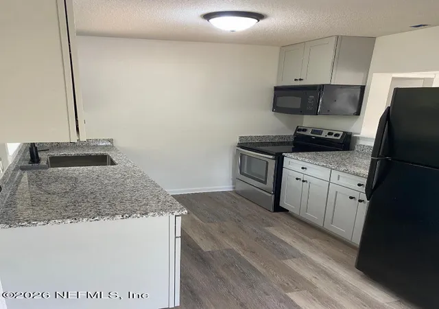 Photo 3 of Sale Pending at 3679 Mimosa Dr, Jacksonville, FL 32207 | MLS# 2161972 | Listing updated on 2026-08-31