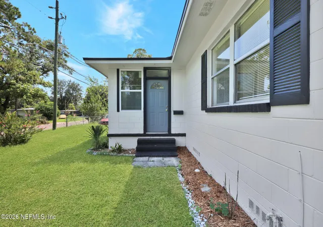 Photo 3 of Single family home for sale at 2816 Dellmont Ave, Jacksonville, FL 32207 | MLS# 2162392 | Listing updated on 2026-08-28
