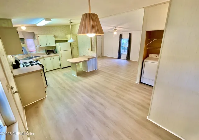 Photo 3 of Manufactured home for sale at 107 Crystal Lake Dr, Melrose, FL 32666 | MLS# 2161685 | Listing updated on 2026-10-06