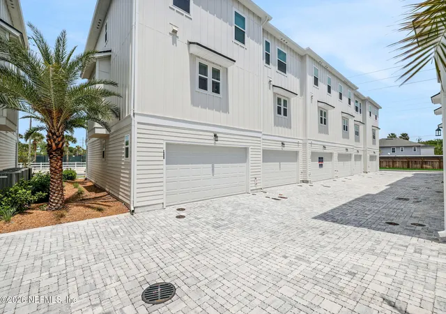 Photo 2 of Sale Pending at 1035 1st Ave N, Jacksonville Beach, FL 32250 | MLS# 2161801 | Listing updated on 2026-08-25