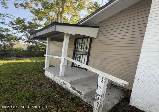 Photo 3 of Single family home for sale at 2821 W 11th St, Jacksonville, FL 32254 | MLS# 2161897 | Listing updated on 2026-09-15