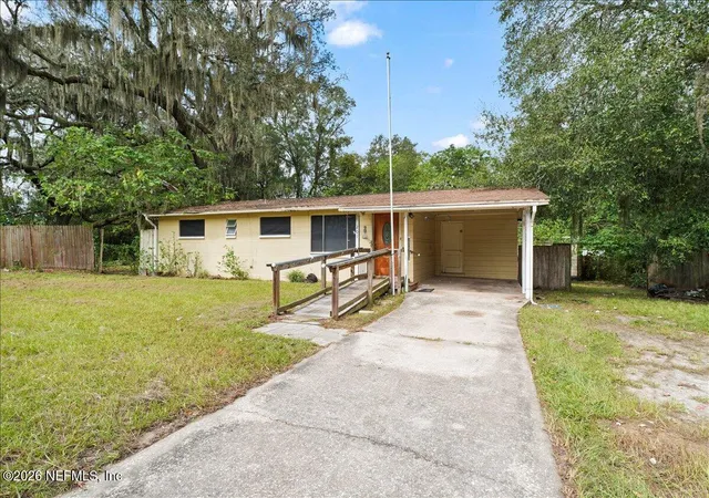 Photo 2 of Sale Pending at 201 Canis Dr W, Orange Park, FL 32073 | MLS# 2161900 | Listing updated on 2026-09-04