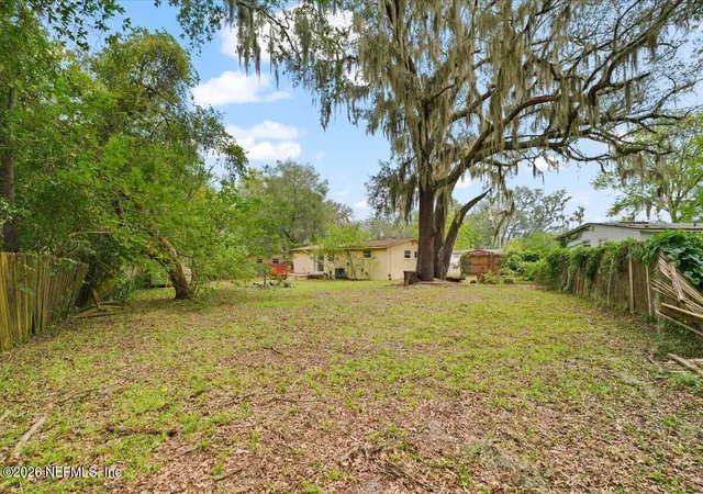Photo 3 of Sale Pending at 201 Canis Dr W, Orange Park, FL 32073 | MLS# 2161900 | Listing updated on 2026-09-04