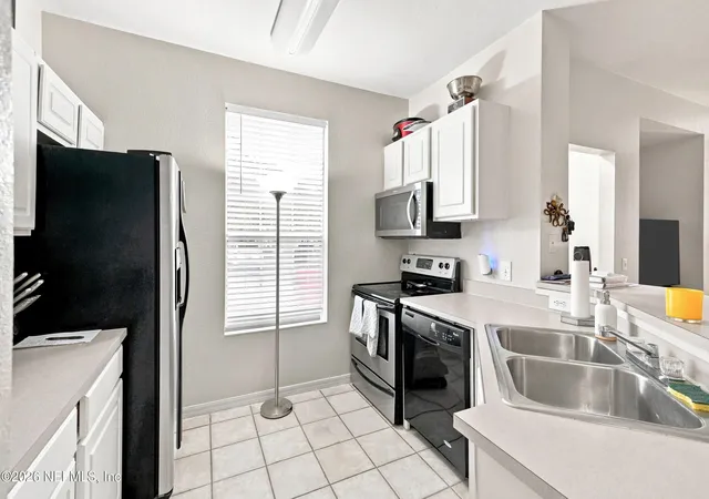 Photo 4 of Sale Pending at 13703 Richmond Park Dr N #1701, Jacksonville, FL 32224 | MLS# 2161953 | Listing updated on 2026-09-13