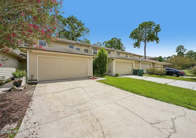 Photo 3 of Townhouse for sale at 4136 Hidden Branch Dr N, Jacksonville, FL 32257 | MLS# 2162445 | Listing updated on 2026-08-30