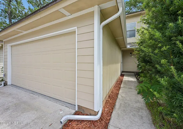 Photo 4 of Townhouse for sale at 4136 Hidden Branch Dr N, Jacksonville, FL 32257 | MLS# 2162445 | Listing updated on 2026-08-30