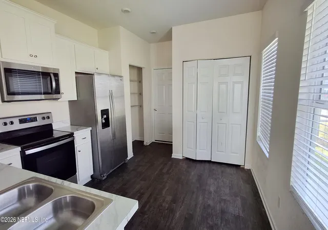 Photo 3 of Townhouse for sale at 878 Capitol Pkwy, Jacksonville, FL 32218 | MLS# 2162262 | Listing updated on 2026-09-16