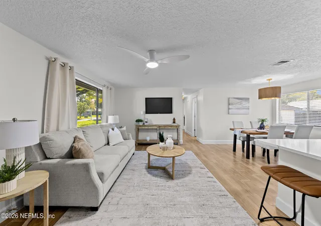 Photo 2 of Single family home for sale at 4250 Huntington Forest Blvd, Jacksonville, FL 32257 | MLS# 2162491 | Listing updated on 2026-10-02