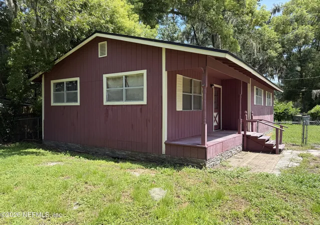 Photo 3 of Sale Pending at 3319 Spring Glen Rd, Jacksonville, FL 32207 | MLS# 2162391 | Listing updated on 2026-09-01