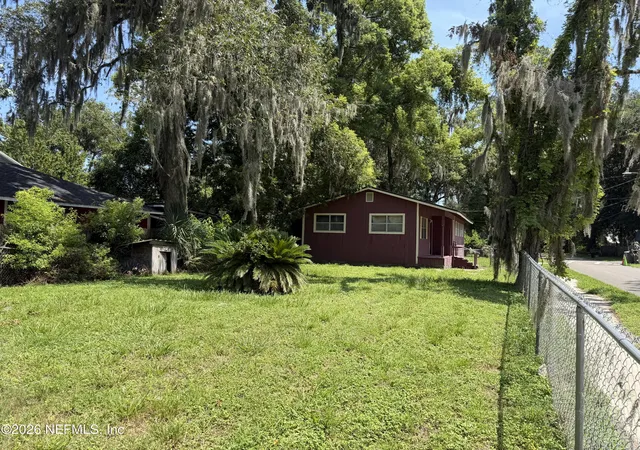 Photo 3 of Sale Pending at 3319 Spring Glen Rd, Jacksonville, FL 32207 | MLS# 2162391 | Listing updated on 2026-09-01