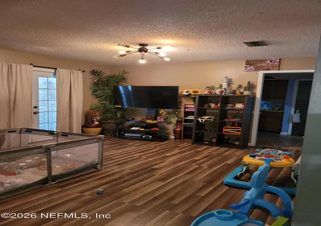 Photo 3 of Single family home for sale at 2700 Connie Cir, Orange Park, FL 32073 | MLS# 2162185 | Listing updated on 2026-09-15