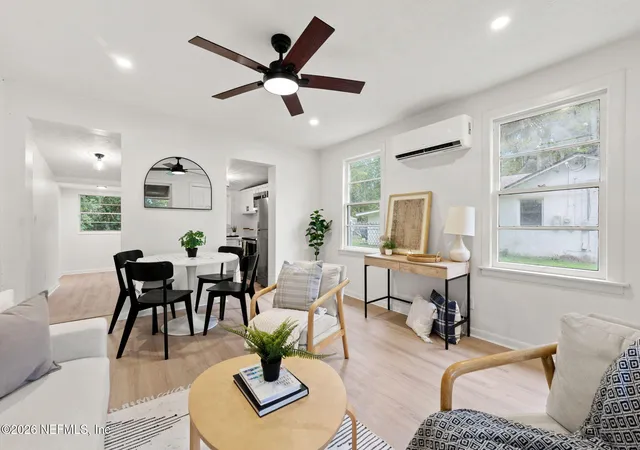 Photo 3 of Single family home for sale at 5604 Cruz Rd, Jacksonville, FL 32207 | MLS# 2162212 | Listing updated on 2026-09-15