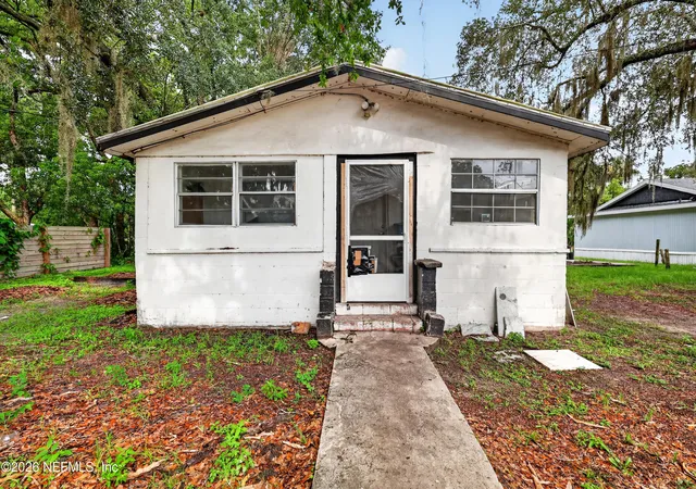 Single family home for sale at 707 S Bay Ave, Sanford, FL 32771 | MLS# 2162232