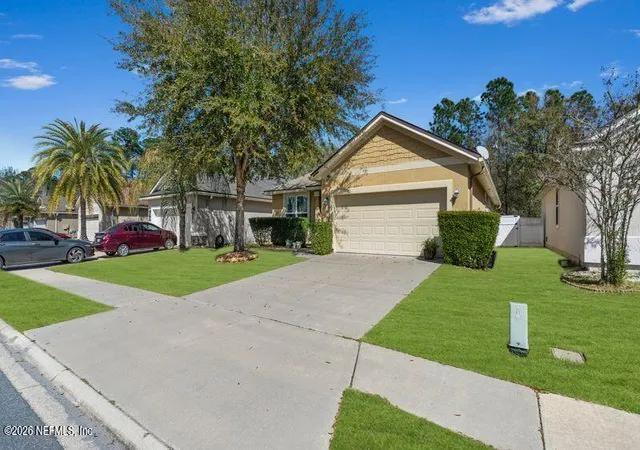 Photo 3 of Single family home for sale at 11768 Lake Bend Cir, Jacksonville, FL 32218 | MLS# 2162278 | Listing updated on 2026-08-28