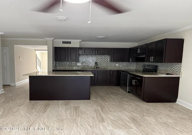 Listing Photo 4 - Condo for sale in building located at 4321 Plz Gate Ln S, Jacksonville, FL 32217 - Unit #202
