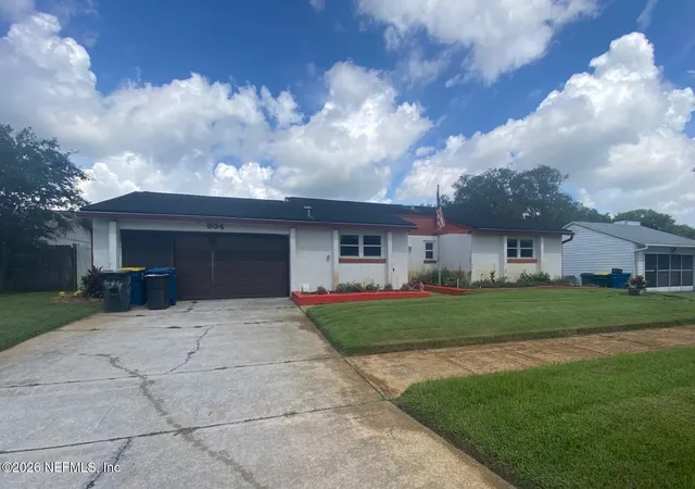 Photo 2 of Sale Pending at 934 Schooners Bay Dr, Jacksonville, FL 32233 | MLS# 2162521 | Listing updated on 2026-09-03