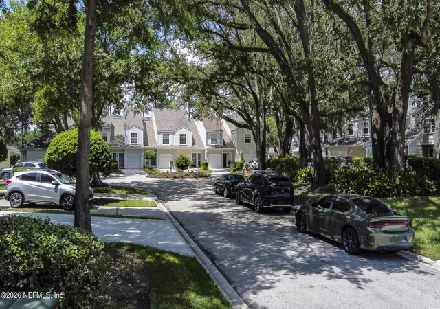 Photo 4 of Townhouse for sale at 3519 Woodwards Cove Ct, Jacksonville, FL 32223 | MLS# 2162538 | Listing updated on 2026-09-18