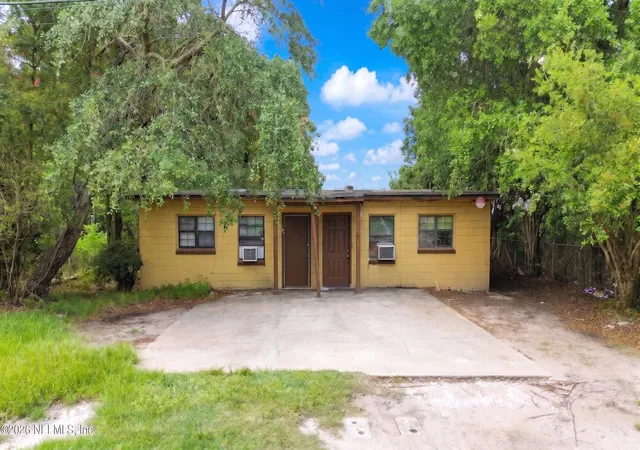 Single family home for sale at 2821 W 6Th St, Jacksonville, FL 32254 | MLS# 2162553