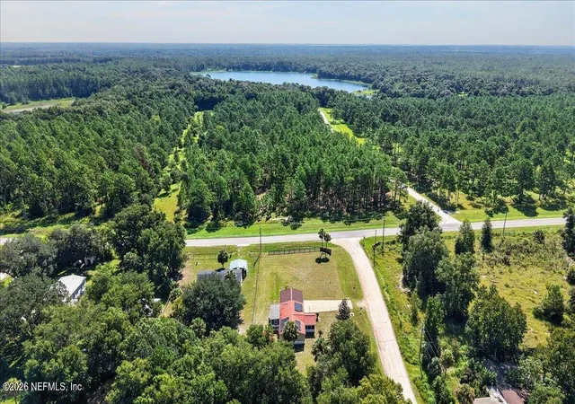 Photo 3 of Manufactured home for sale at 100 Musket Dr, Satsuma, FL 32189 | MLS# 2162721 | Listing updated on 2026-10-19
