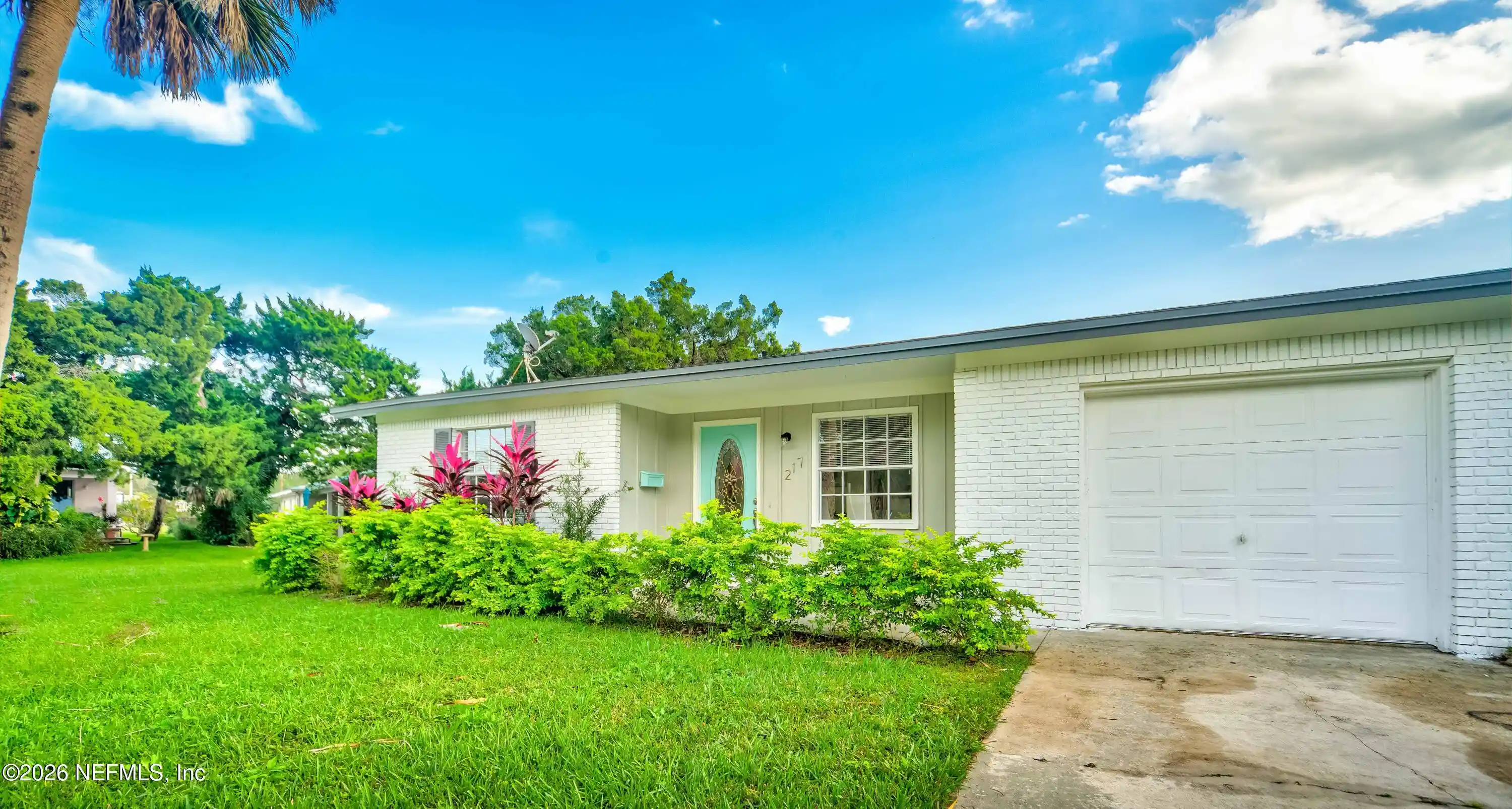 Photo 1 of Single family home for sale at 217 Carver St W, Saint Augustine, FL 32080 | MLS# 2168384 | Listing updated on 2026-10-14