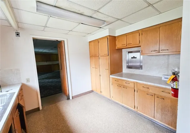 Photo 3 of Sale Pending at 10 S Lewis St, Auburn, NY 13021 | MLS# R1487902 | Listing updated on 2024-09-30