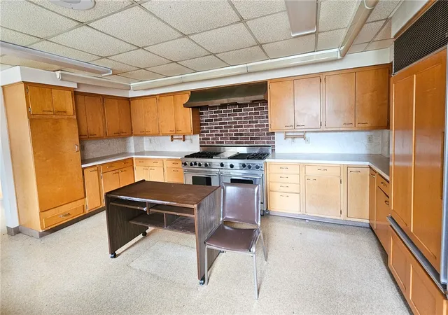 Photo 4 of Sale Pending at 10 S Lewis St, Auburn, NY 13021 | MLS# R1487902 | Listing updated on 2024-09-30
