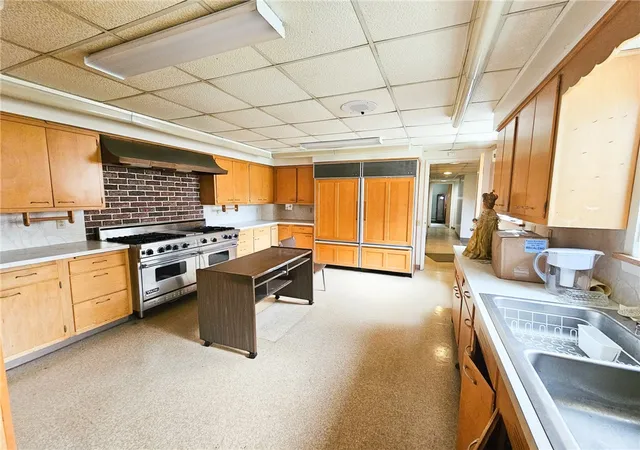 Photo 5 of Sale Pending at 10 S Lewis St, Auburn, NY 13021 | MLS# R1487902 | Listing updated on 2024-09-30