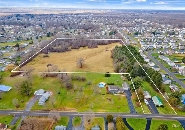 Photo 4 of Sale Pending at 8201 Lawton Rd, Clay, NY 13041 | MLS# S1581665 | Listing updated on 2025-11-01